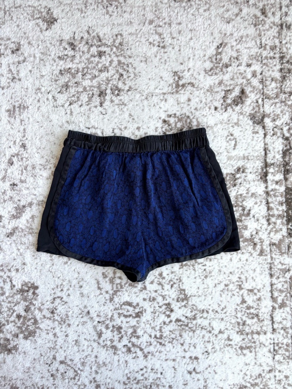 3.1 Philip Lim Damask Blue Florals and Black 100% Silk Trim Shorts - Picture 5 of 8